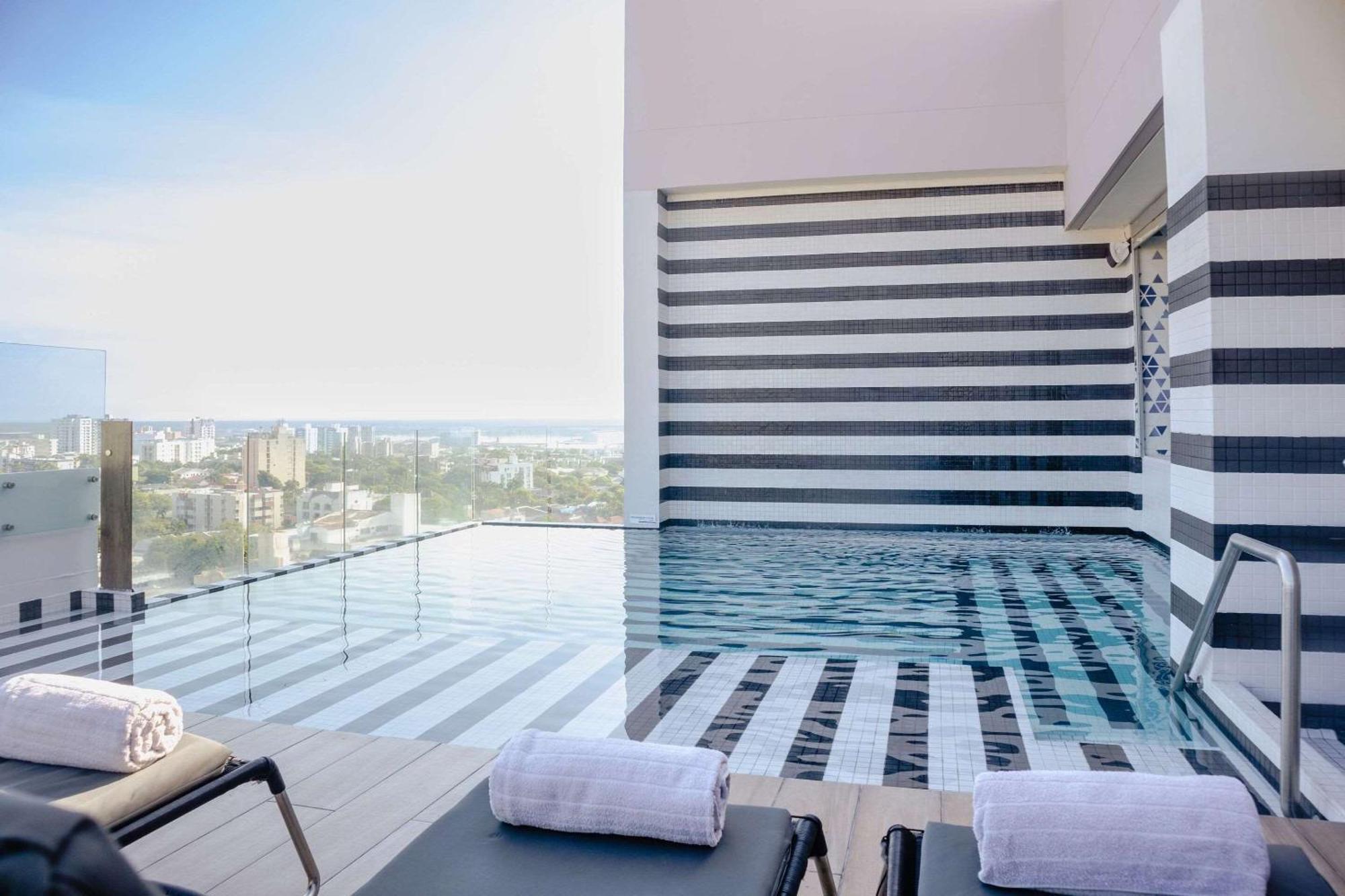 巴兰基亚 Faranda Collection Barranquilla, A Member Of Radisson Individuals酒店 外观 照片 The rooftop pool at the hotel